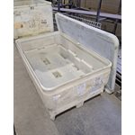 BAC EN PLASTIQUE BLANC AVEC COUVERCLE 35PO X 56PO X 22PO