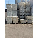 BAC EN PLASTIQUE BLANC AVEC COUVERCLE 35PO X 56PO X 40 1 / 2PO