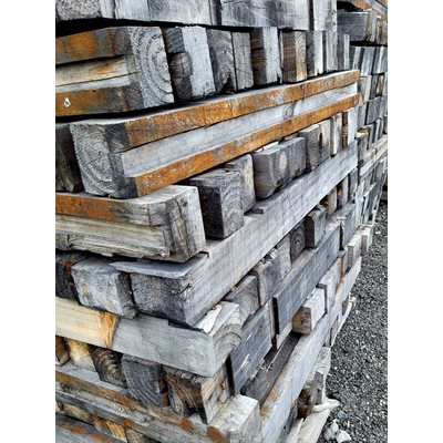 BOIS 4PO X 4PO X 40PO AVEC RAINURE 1 1 / 4PO X 1 / 4PO